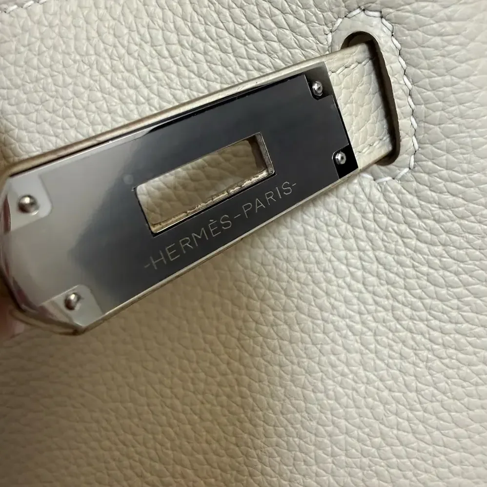 Hermes Togo So Kelly 22 Palladium Hardware for Unisex in White Hermes Togo So Kelly 22 Palladium Hardware for Unisex in White
