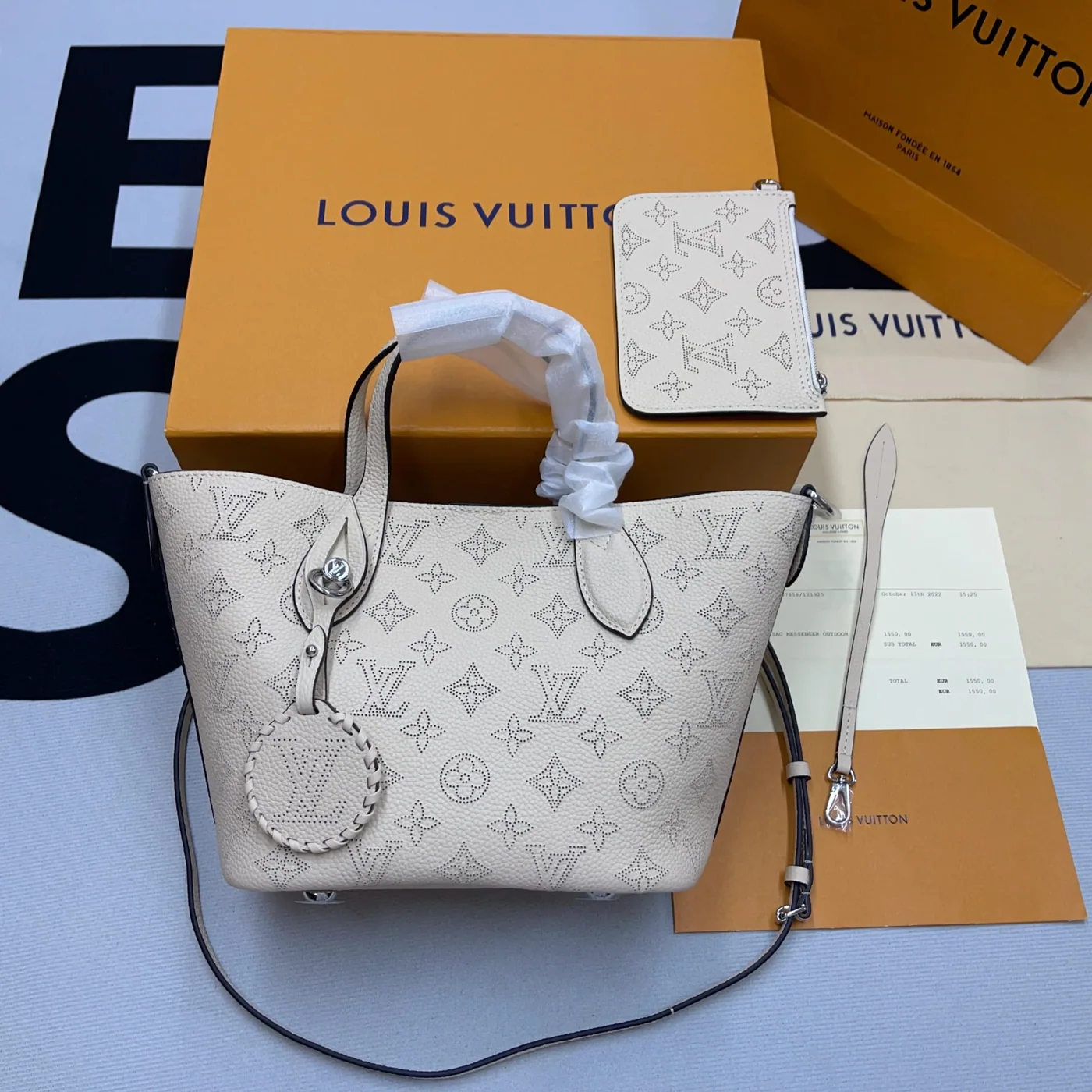 Louis Vuitton Loop Blossom PM White / Louis Vuitton Loop Blossom PM White /