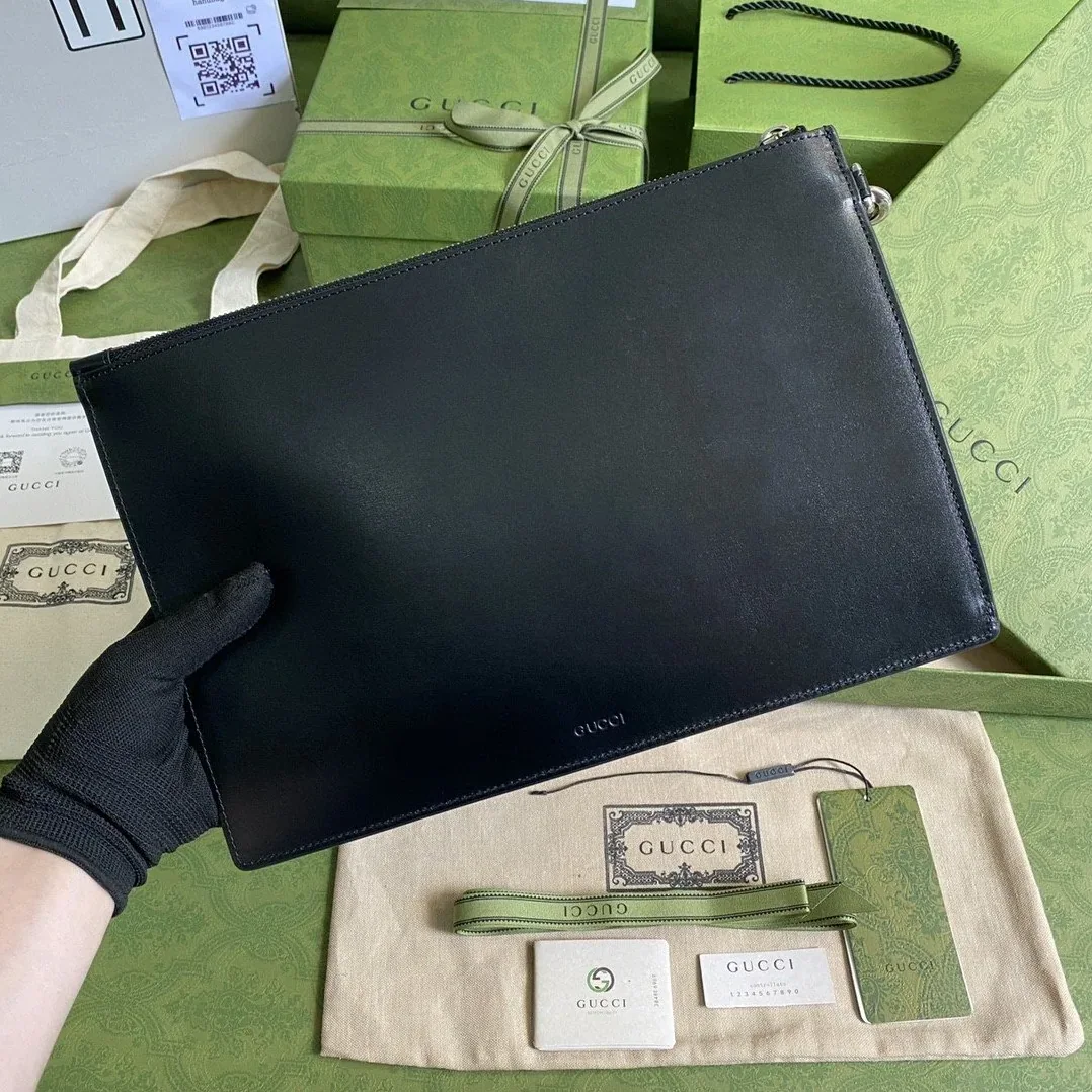 Gucci Marmont Pouch / Black Silver Toned Hardware GG Gucci Marmont Pouch / Black Silver Toned Hardware GG