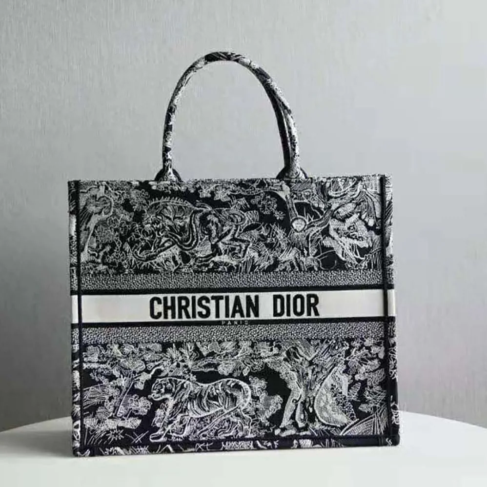 Dior Dior Book Tote Toile DE Jouy Reverse Embroidery for Women in Navy Dior Dior Book Tote Toile DE Jouy Reverse Embroidery for Women in Navy