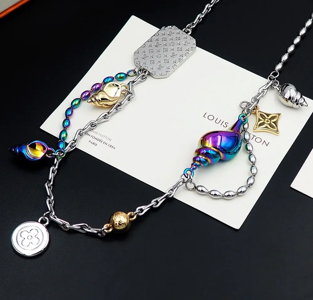 Louis Vuitton Shell Necklace Silver Louis Vuitton Shell Necklace Silver