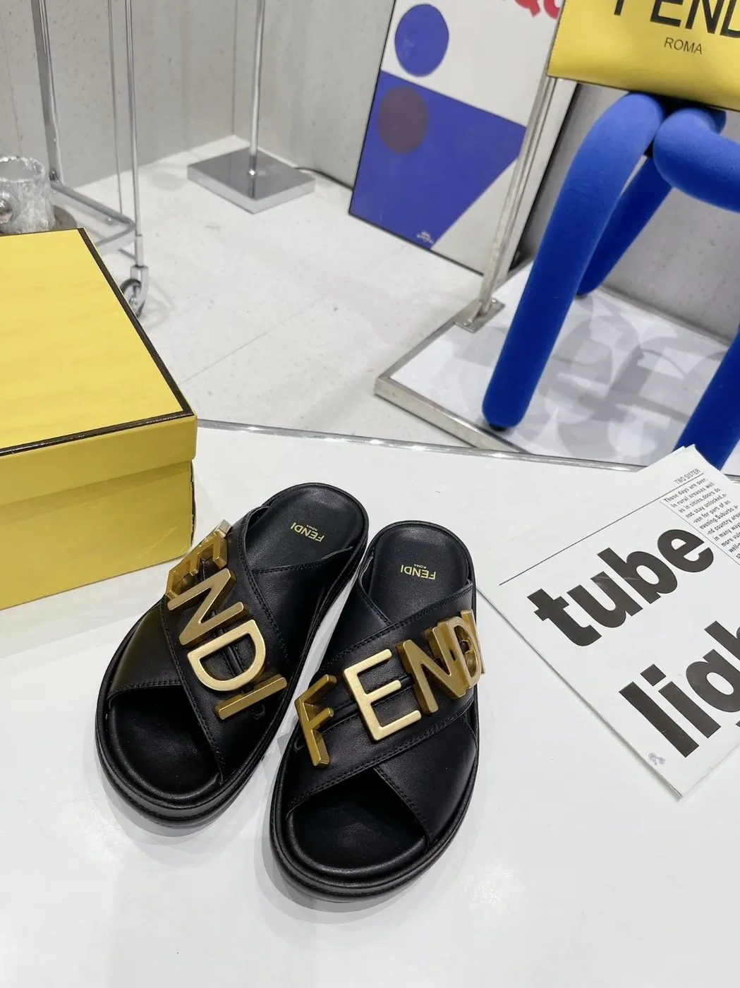 Fendi Graphy Black FF 8X8289AI1RF1H1K Fendi Graphy Black FF 8X8289AI1RF1H1K