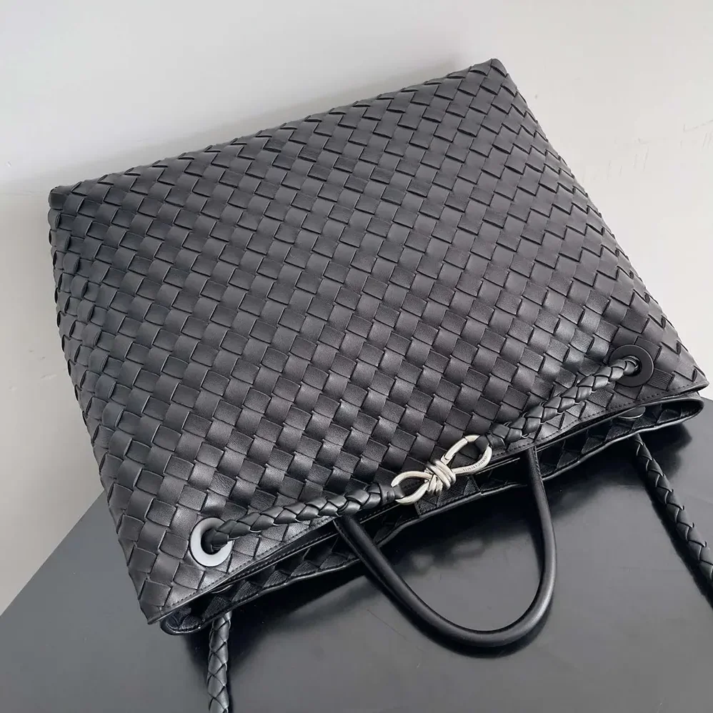 Bottega Veneta Large Andiamo in Lambskin Leather for Women in Black/Silver