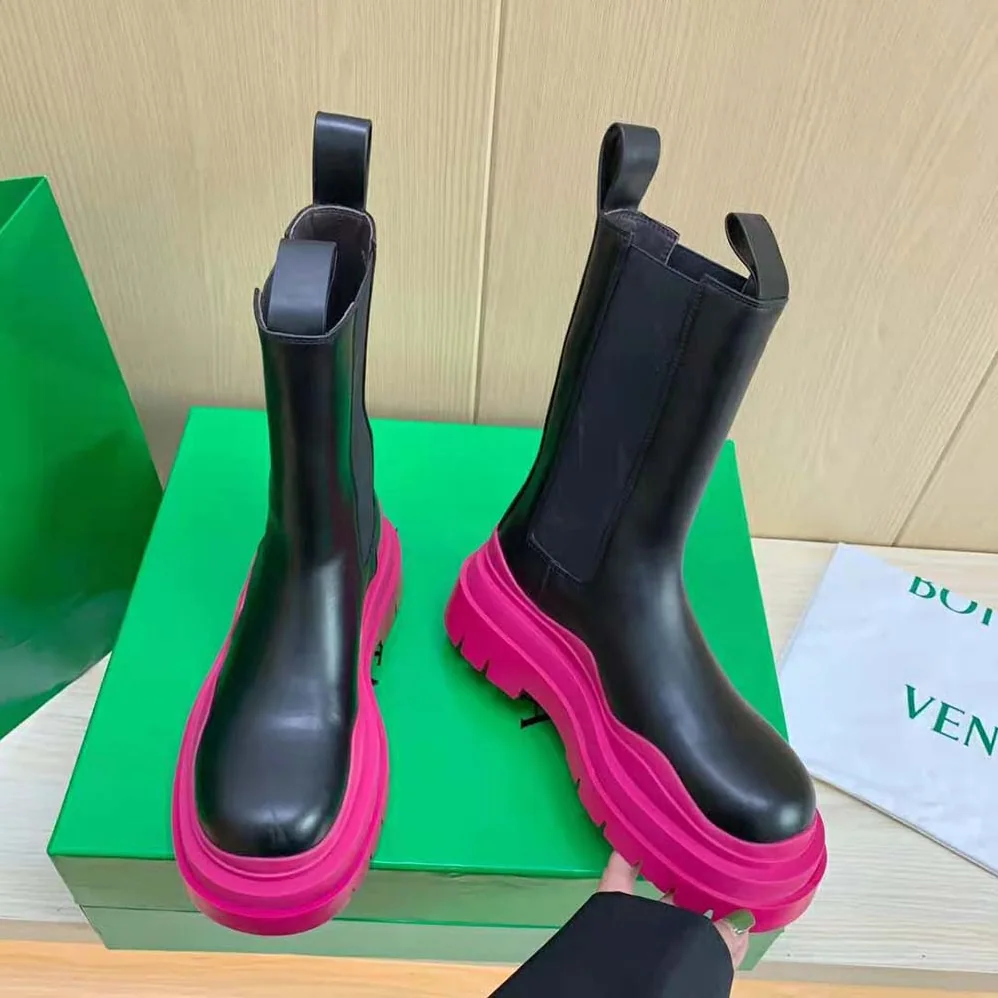 Bottega Veneta Tire Chelsea Boot in Calfskin Leather for Unisex in Rose Bottega Veneta Tire Chelsea Boot in Calfskin Leather for Unisex in Rose