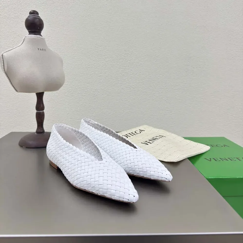 Bottega Veneta Sofia Ballerina in Padded Intreccio Leather for Women in White Bottega Veneta Sofia Ballerina in Padded Intreccio Leather for Women in White