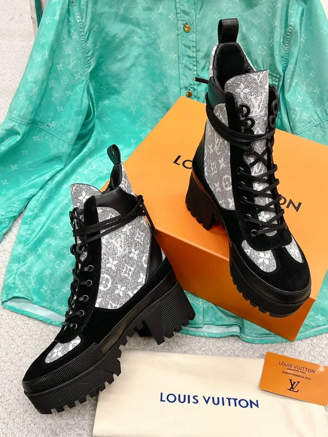Louis Vuitton Laureate Desert Boots Grey Louis Vuitton Laureate Desert Boots Grey