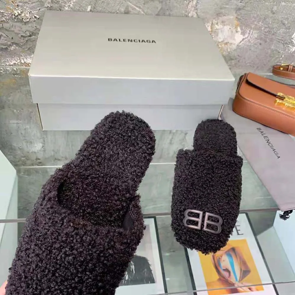 Balenciaga Cosy BB Mule in Black Fake Shearling for Women Balenciaga Cosy BB Mule in Black Fake Shearling for Women