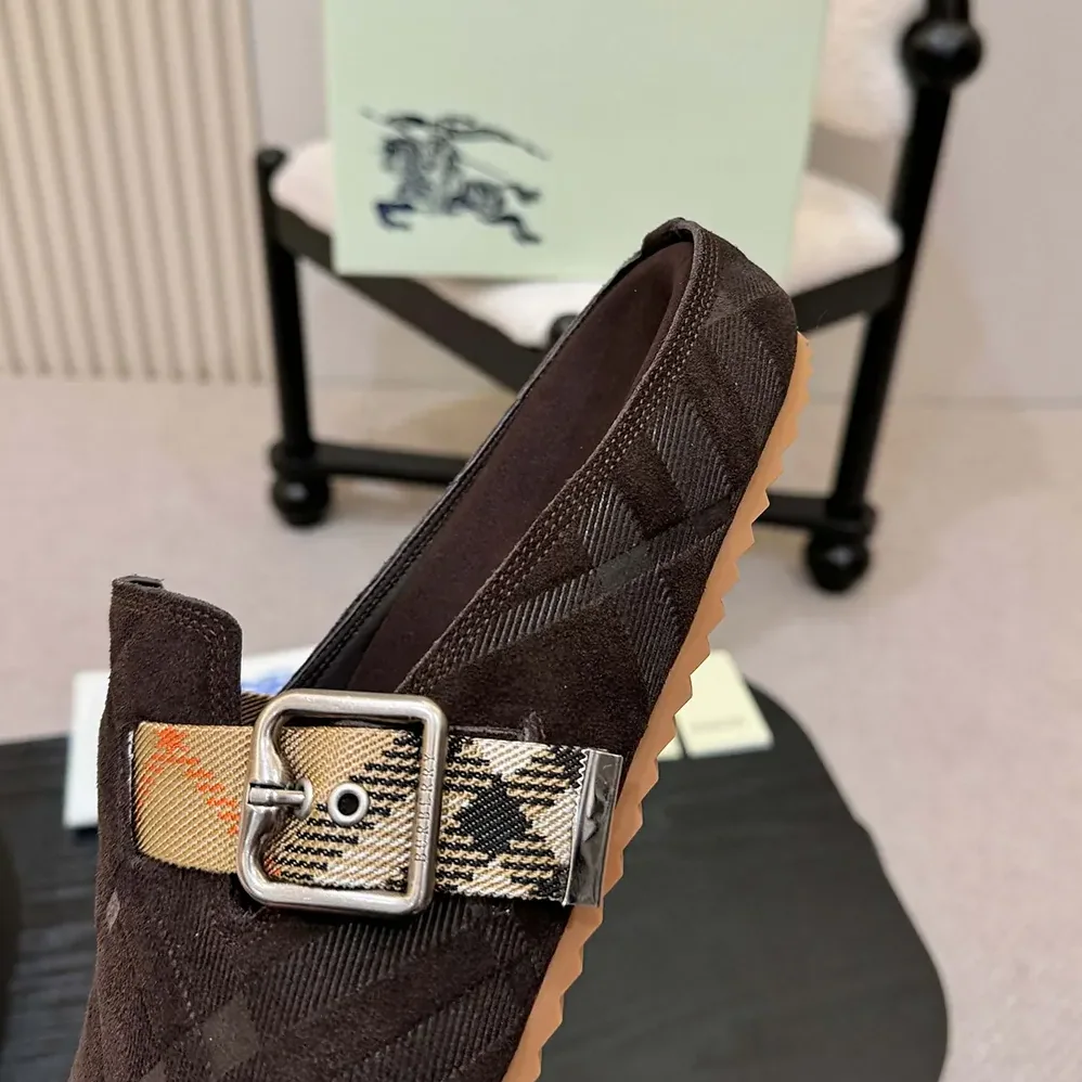 Burberry Check Denim Urchin Clogs for Unisex in Snug Brown Burberry Check Denim Urchin Clogs for Unisex in Snug Brown