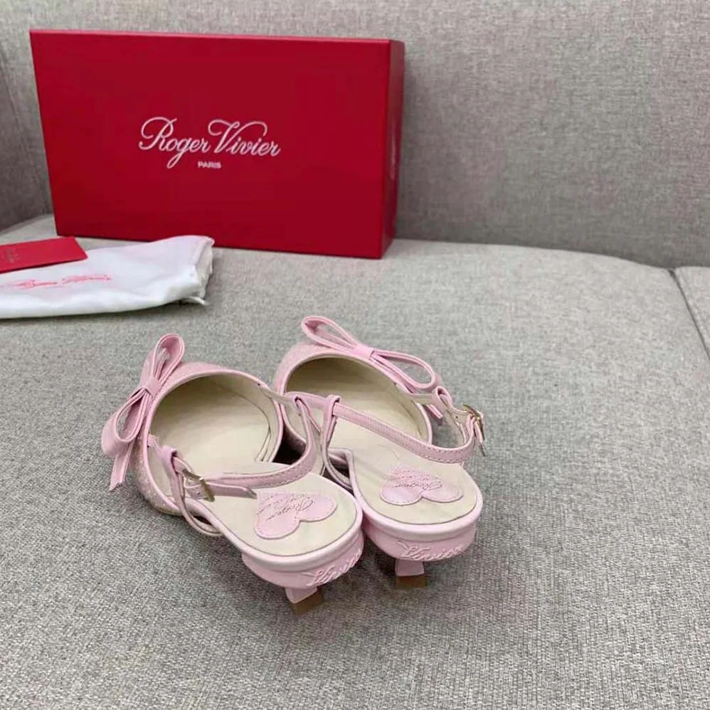 Roger Vivier Virgule Bow Slingback Pumps in Fabric for Women in Pink