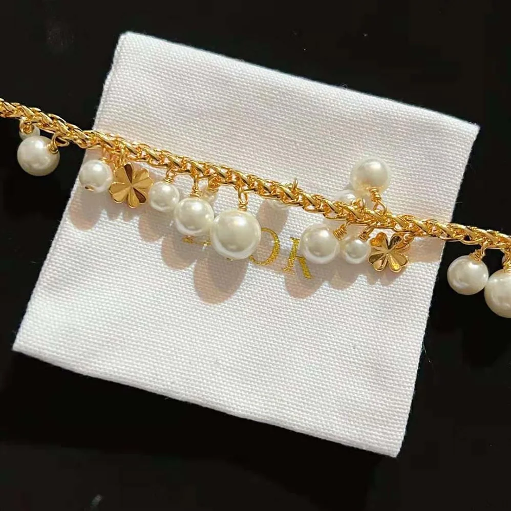 Dior Dio(r)evolution Necklace Gold-Finish Metal and White Resin Pearls for Women Dior Dio(r)evolution Necklace Gold-Finish Metal and White Resin Pearls for Women
