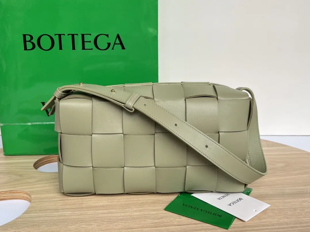 Bottega Veneta Brick Cassette Beige Bottega Veneta Brick Cassette Beige