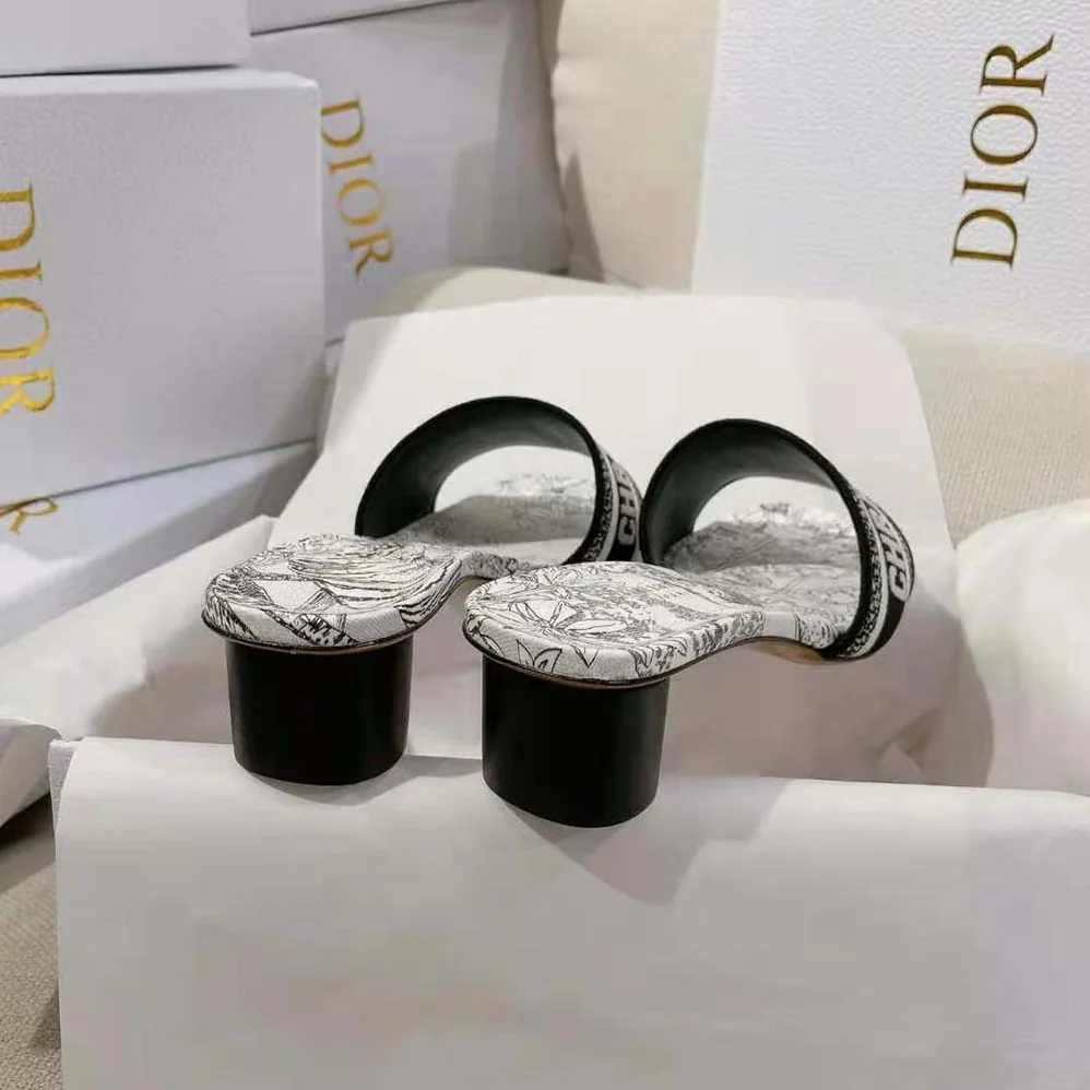 Dior Dway Heeled Slide White and Black Embroidered Cotton with Toile de Jouy Voyage Motif for Women Dior Dway Heeled Slide White and Black Embroidered Cotton with Toile de Jouy Voyage Motif for Women