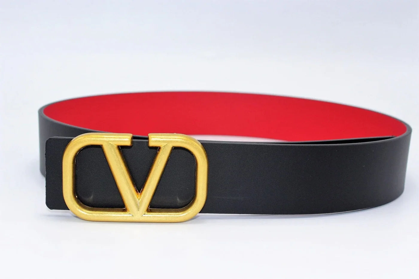 REVERSIBLE V LOGO SIGNATURE BELT IN GLOSSY CALFSKIN