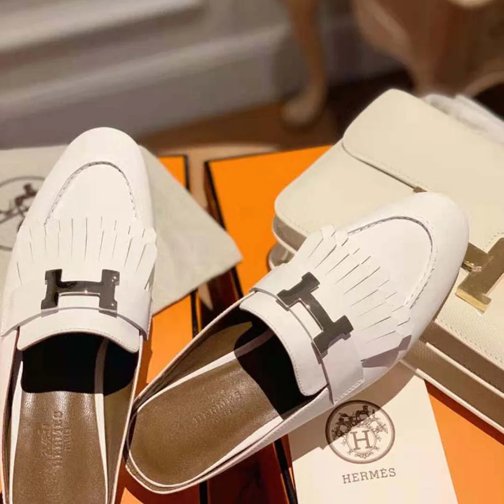 Hermes Rivoli Mule Mule in Calfskin with Fringe Detail for Women in White Hermes Rivoli Mule Mule in Calfskin with Fringe Detail for Women in White