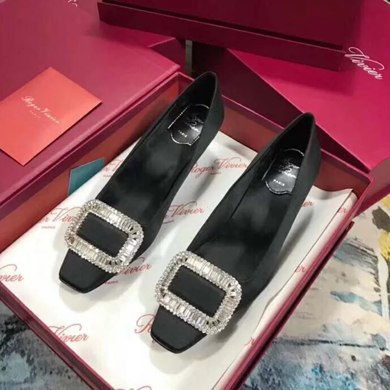 Roger Vivier Belle Vivier Pumps Silk Satin 4.5cm Heel for Women in Black Roger Vivier Belle Vivier Pumps Silk Satin 4.5cm Heel for Women in Black