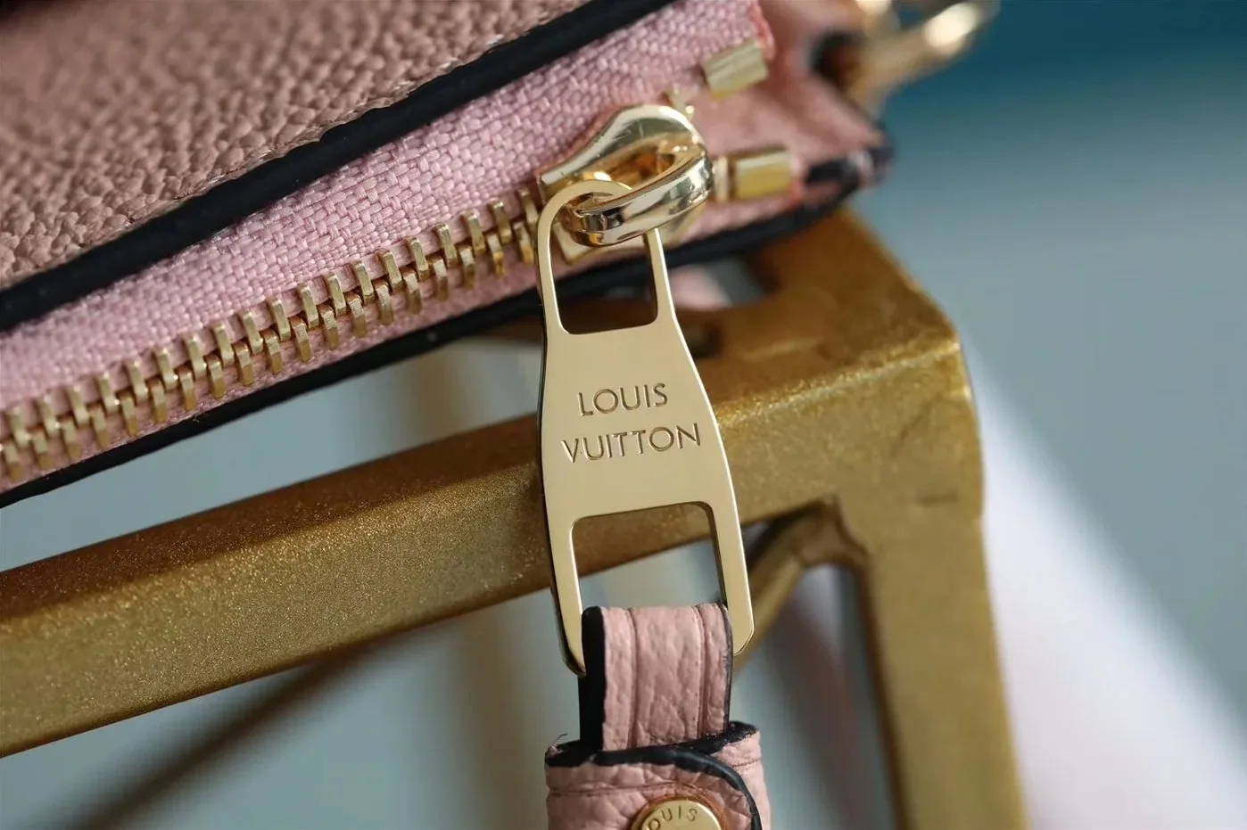 Louis Vuitton Pochette Melanie MM Monogram Empreinte Pink