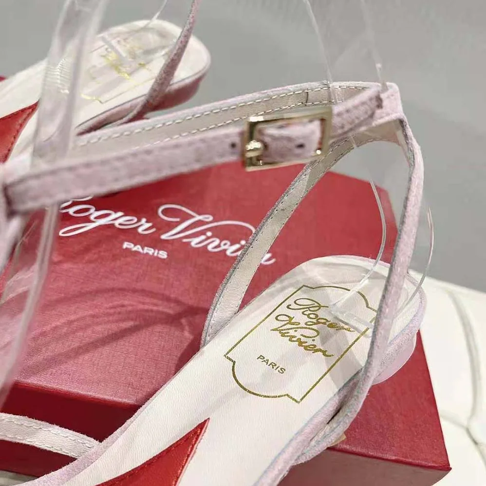 Roger Vivier Virgule Covered Buckle Sandals in Leather for Women in Pink