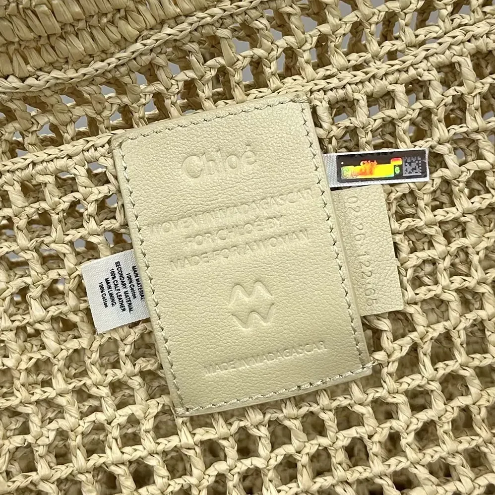 Chloe Summer Banana East-west Tote Bag in Raffia & Buffalo Leather for Women in Beige Chloe Summer Banana East-west Tote Bag in Raffia & Buffalo Leather for Women in Beige