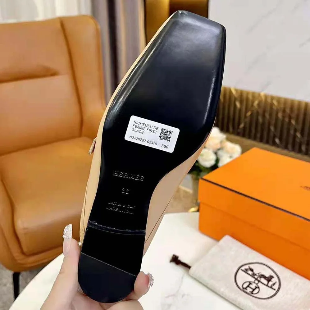 Hermes Groupie Mule in Goatskin with Miniature Palladium-Plated Paris Buckle for Women in Beige