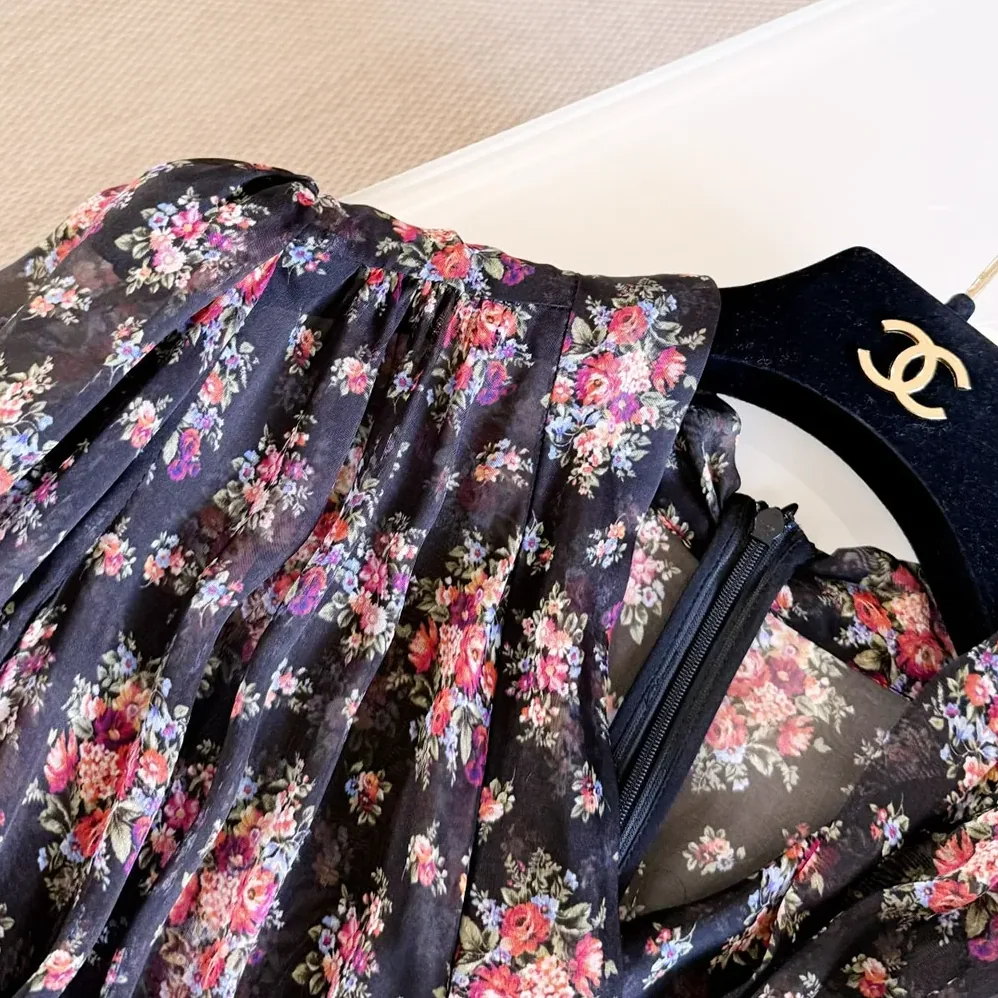 Dolce Gabbana D&G Small Flower Bouquets for Women in print Chiffon Dress Dolce Gabbana D&G Small Flower Bouquets for Women in print Chiffon Dress
