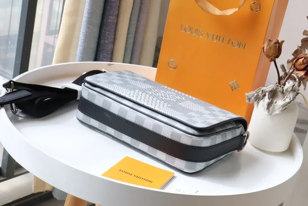 Louis Vuitton Studio Messenger Damier Graphite Plaster