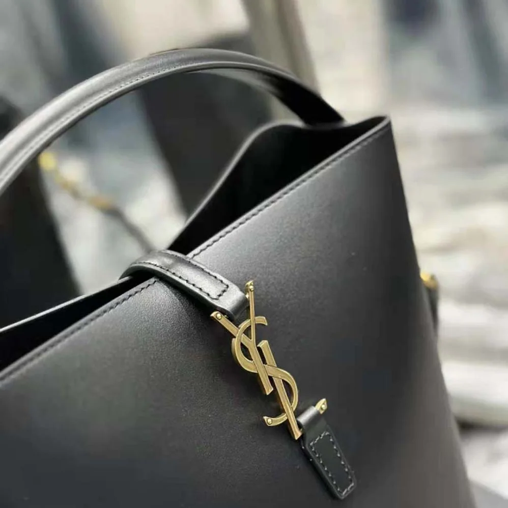 Saint Laurent YSL Le 37 in Shiny Leather for Women in Black