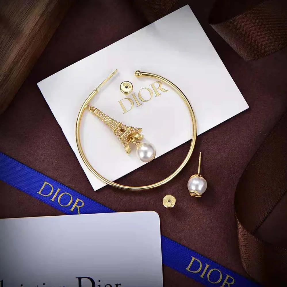 Dior Plan De Paris Earrings Gold-Finish Metal and White Resin Pearls for Women Dior Plan De Paris Earrings Gold-Finish Metal and White Resin Pearls for Women