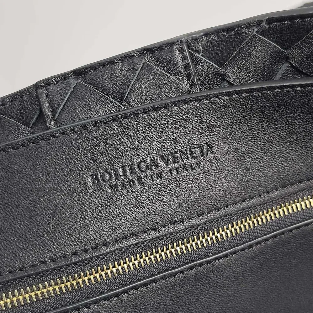 Bottega Veneta Large Andiamo in Lambskin Leather for Women in Black/Gold Bottega Veneta Large Andiamo in Lambskin Leather for Women in Black/Gold