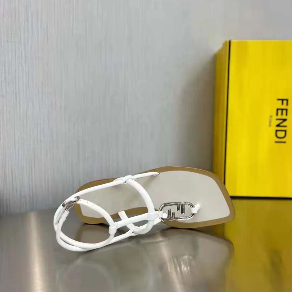 Fendi O Lock White Nappa Leather Thong Sandals for Women Fendi O Lock White Nappa Leather Thong Sandals for Women