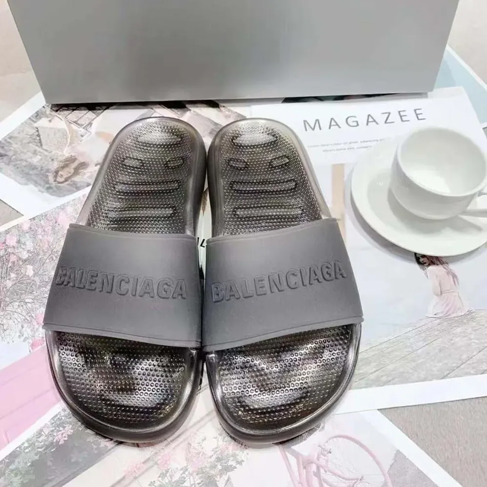 Balenciaga Pool Transparent Slide Sandal in Black Rubber for Unisex Balenciaga Pool Transparent Slide Sandal in Black Rubber for Unisex