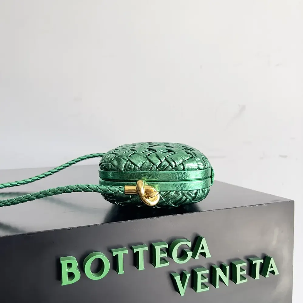 Bottega Veneta Knot Minaudiere On Strap for Women in Green Bottega Veneta Knot Minaudiere On Strap for Women in Green