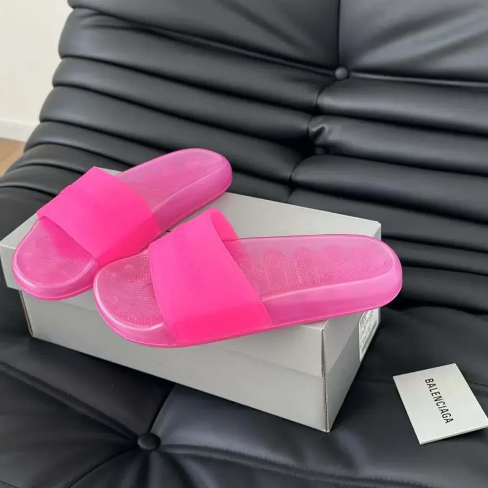 Balenciaga Pool Transparent Slide Sandal in Pink Rubber for Unisex Balenciaga Pool Transparent Slide Sandal in Pink Rubber for Unisex