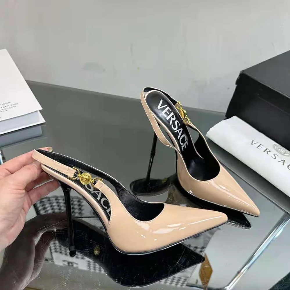 Versace Medusa '95 Slingback Pumps for Women in Pink Versace Medusa '95 Slingback Pumps for Women in Pink