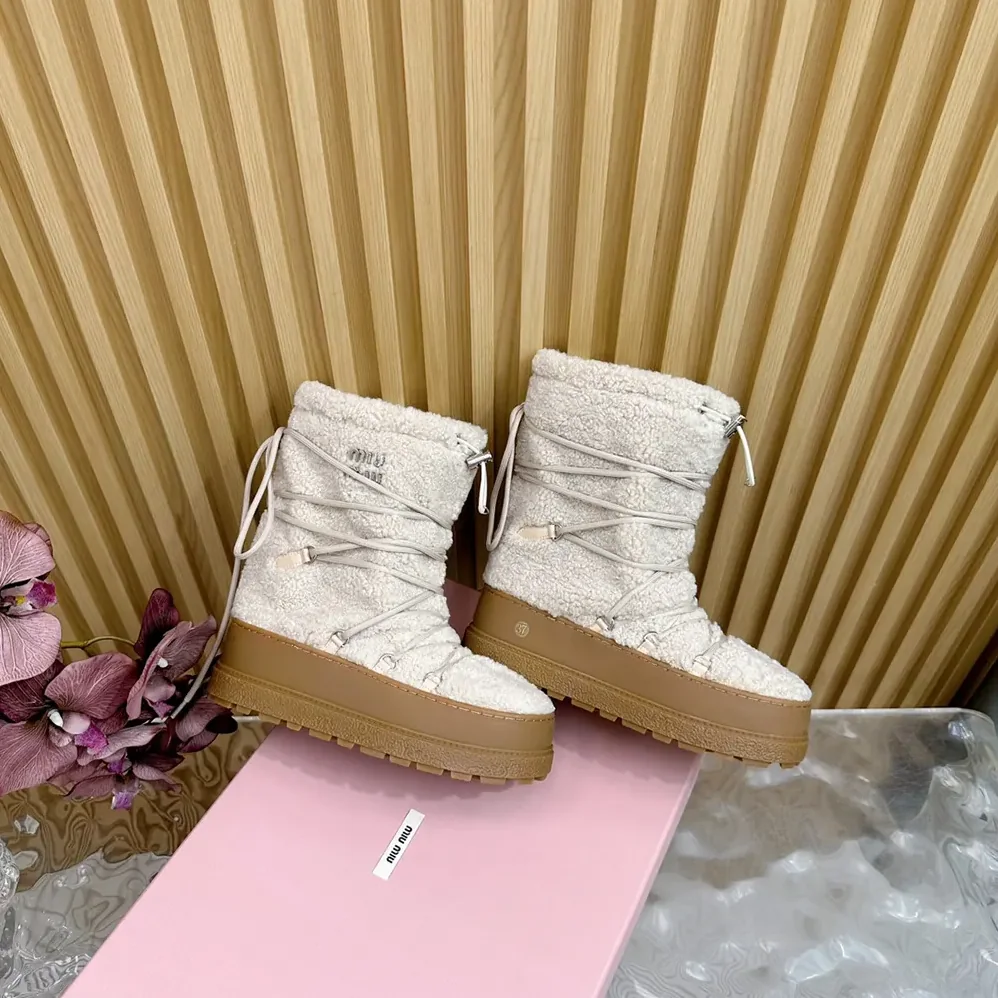 Miu Miu Shearling Après-ski Boots for Women in White