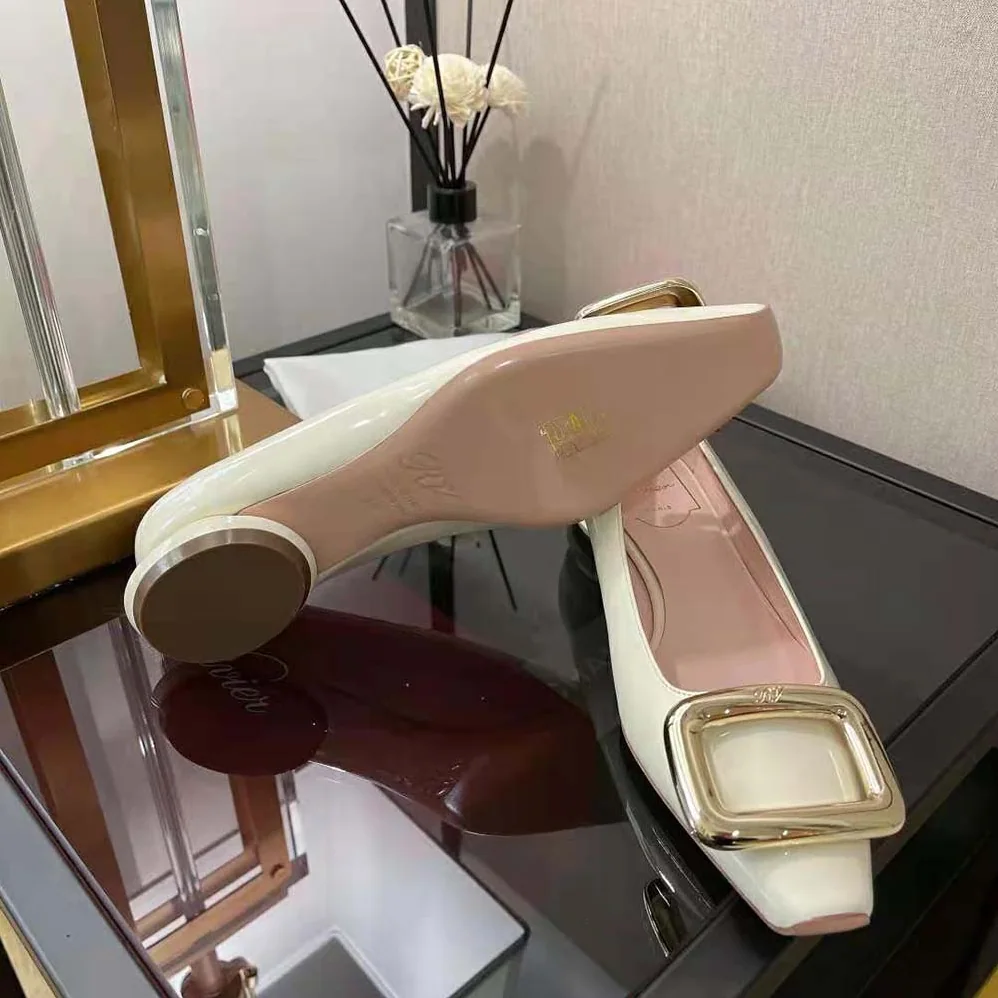 Roger Vivier Viv Choc Metal Buckle Ballerinas in Patent Leather for Women in White Roger Vivier Viv Choc Metal Buckle Ballerinas in Patent Leather for Women in White