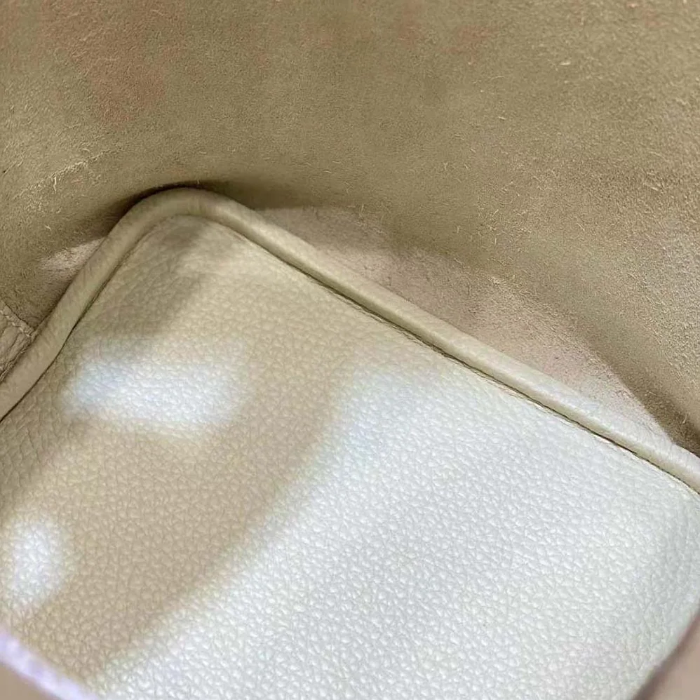 Hermes Picotin Lock 18cm in Clémence leather for Women in White Hermes Picotin Lock 18cm in Clémence leather for Women in White