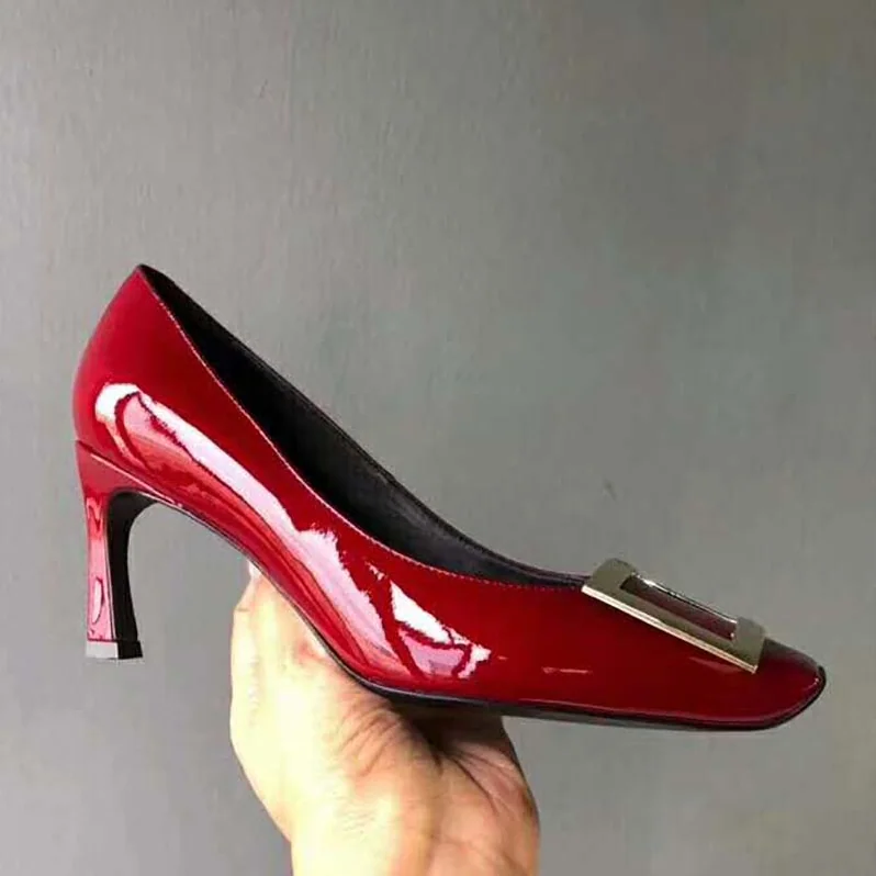 Roger Vivier Belle Vivier Trompette Pumps Patent Leather for Women in Red Roger Vivier Belle Vivier Trompette Pumps Patent Leather for Women in Red