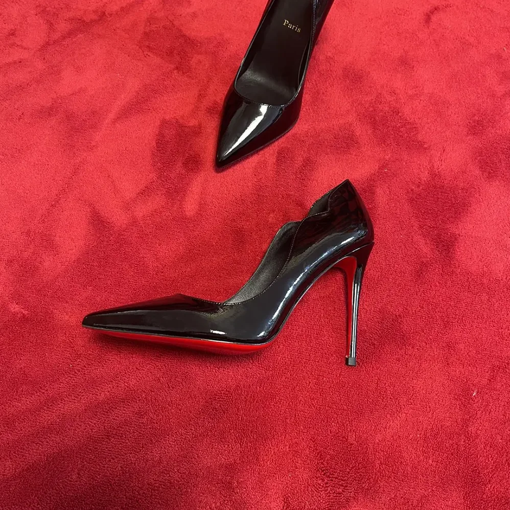 Christian Louboutin Hot Chick 100 mm Pumps Patent Calf Leather Black for Women Christian Louboutin Hot Chick 100 mm Pumps Patent Calf Leather Black for Women