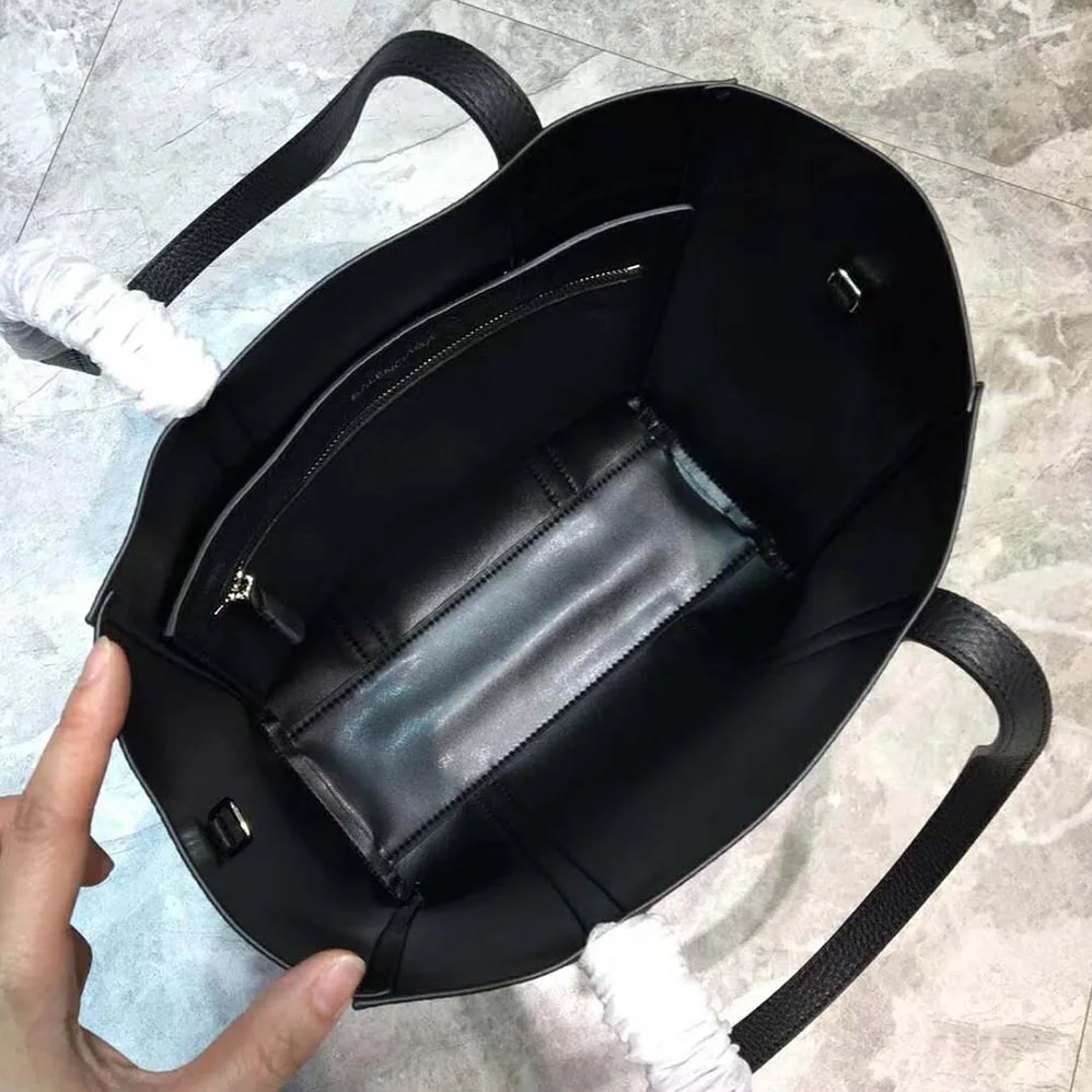 Balenciaga Everyday Tote XXS Calfskin Tote with Thin Handles for Women in Black Balenciaga Everyday Tote XXS Calfskin Tote with Thin Handles for Women in Black