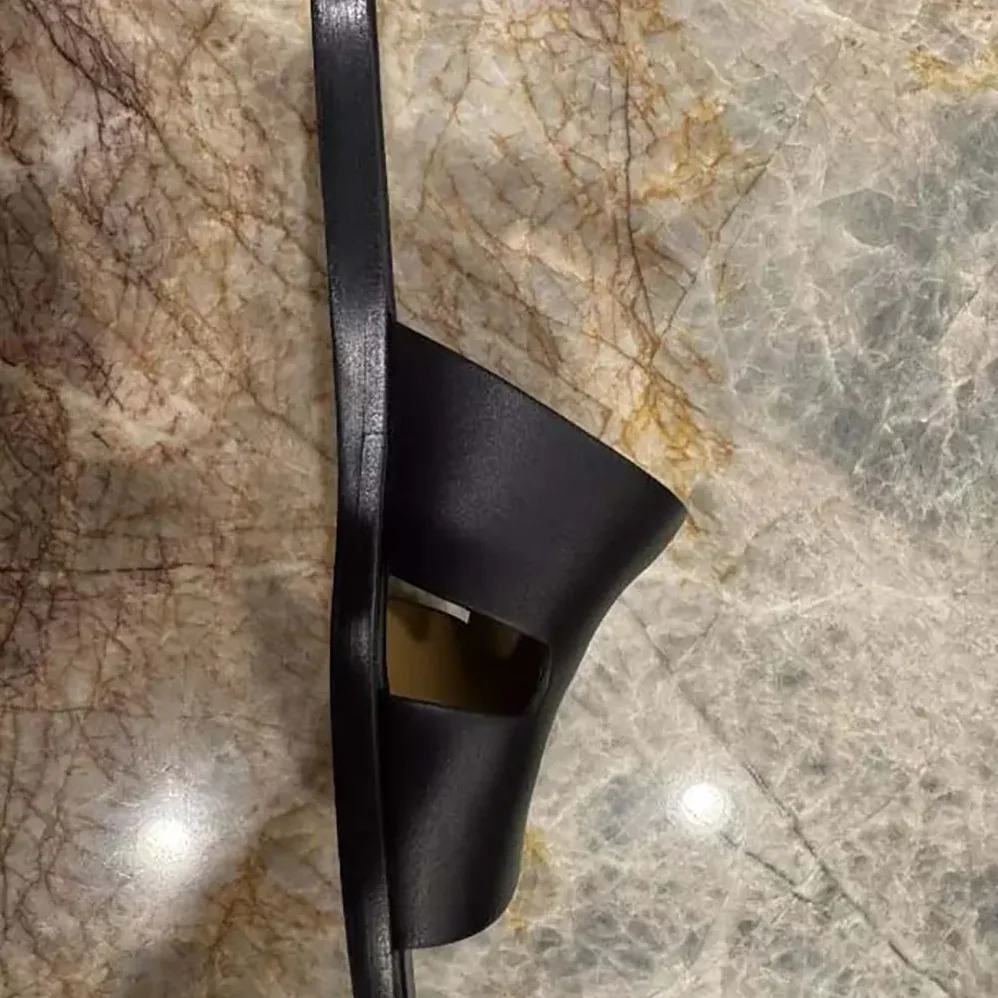 Hermes Izmir Sandal for Unisex in Black Hermes Izmir Sandal for Unisex in Black