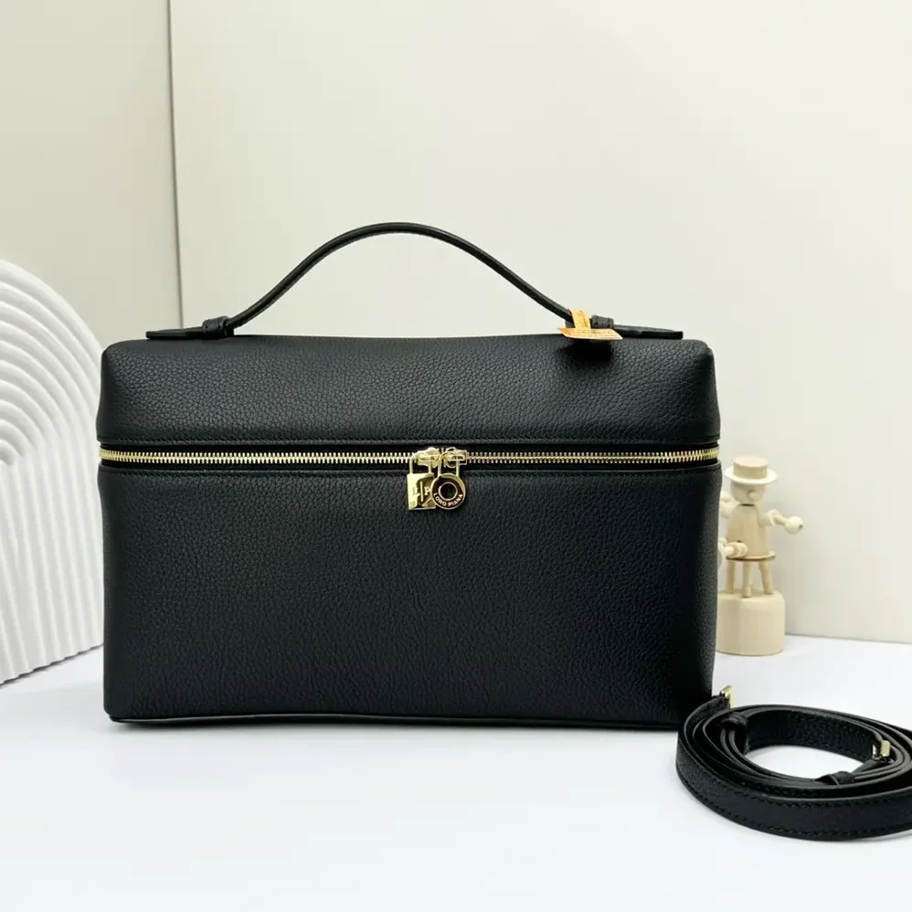 Loro Piana Extra Pocket L27 for Women in Black Loro Piana Extra Pocket L27 for Women in Black