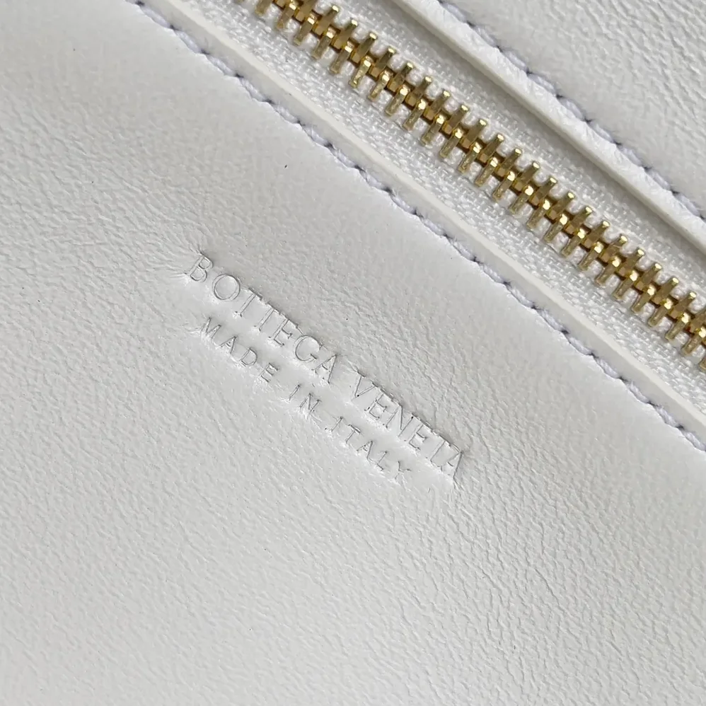 Bottega Veneta Long Clutch Andiamo With Handle for Women in White Bottega Veneta Long Clutch Andiamo With Handle for Women in White