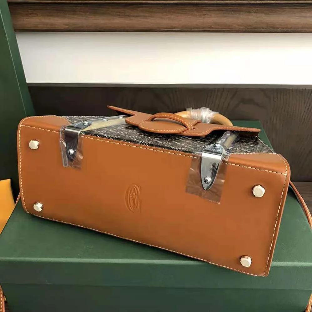 Goyard Sac Saïgon PM in Toile Goyardine & Clamecy Calfskin for Women in Brown Goyard Sac Saïgon PM in Toile Goyardine & Clamecy Calfskin for Women in Brown