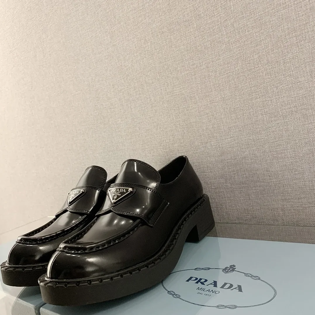 Prada Chocolate Patent Loafers Black / 1D246M_JHR_F0002_F_B050