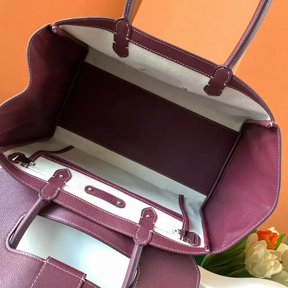 Goyard Saïgon Tote Bag for Women in Burgundy Goyard Saïgon Tote Bag for Women in Burgundy