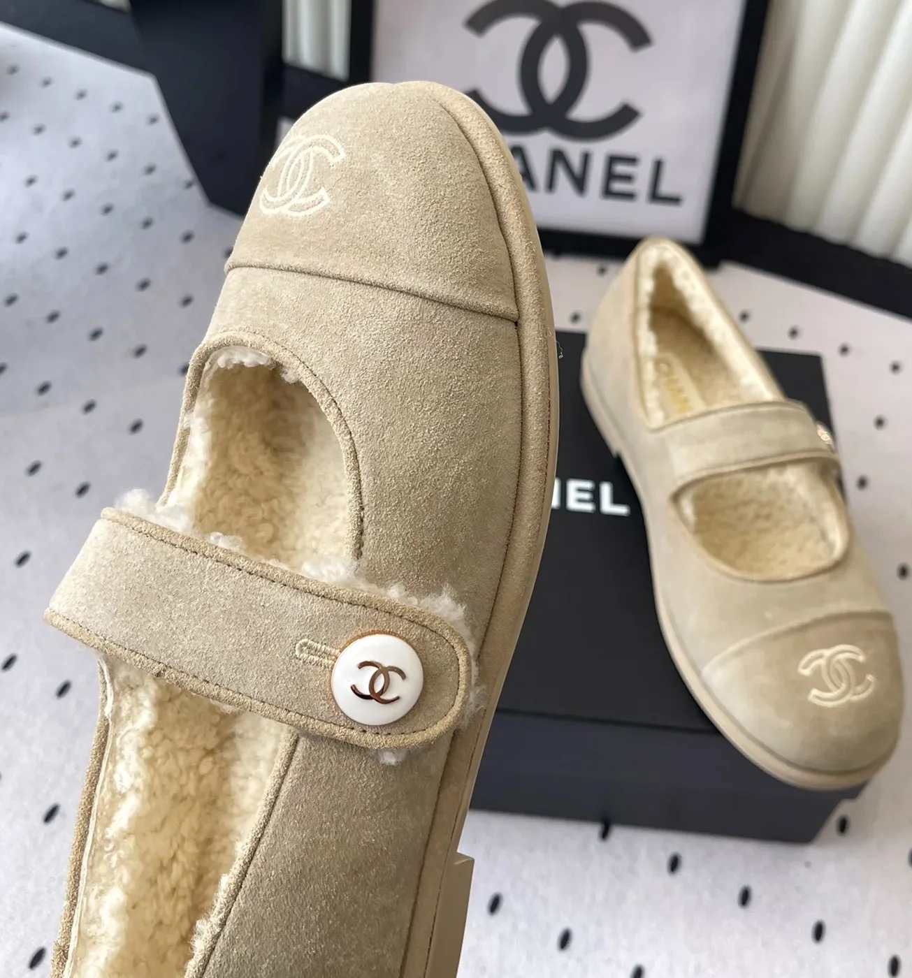 Chanel Mary Jane Flats Beige Suede Shearling Chanel Mary Jane Flats Beige Suede Shearling