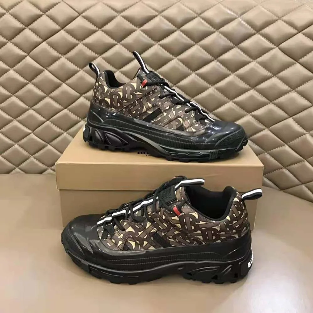 Burberry Monogram Print E-canvas Arthur Sneakers for Women in Brown Burberry Monogram Print E-canvas Arthur Sneakers for Women in Brown