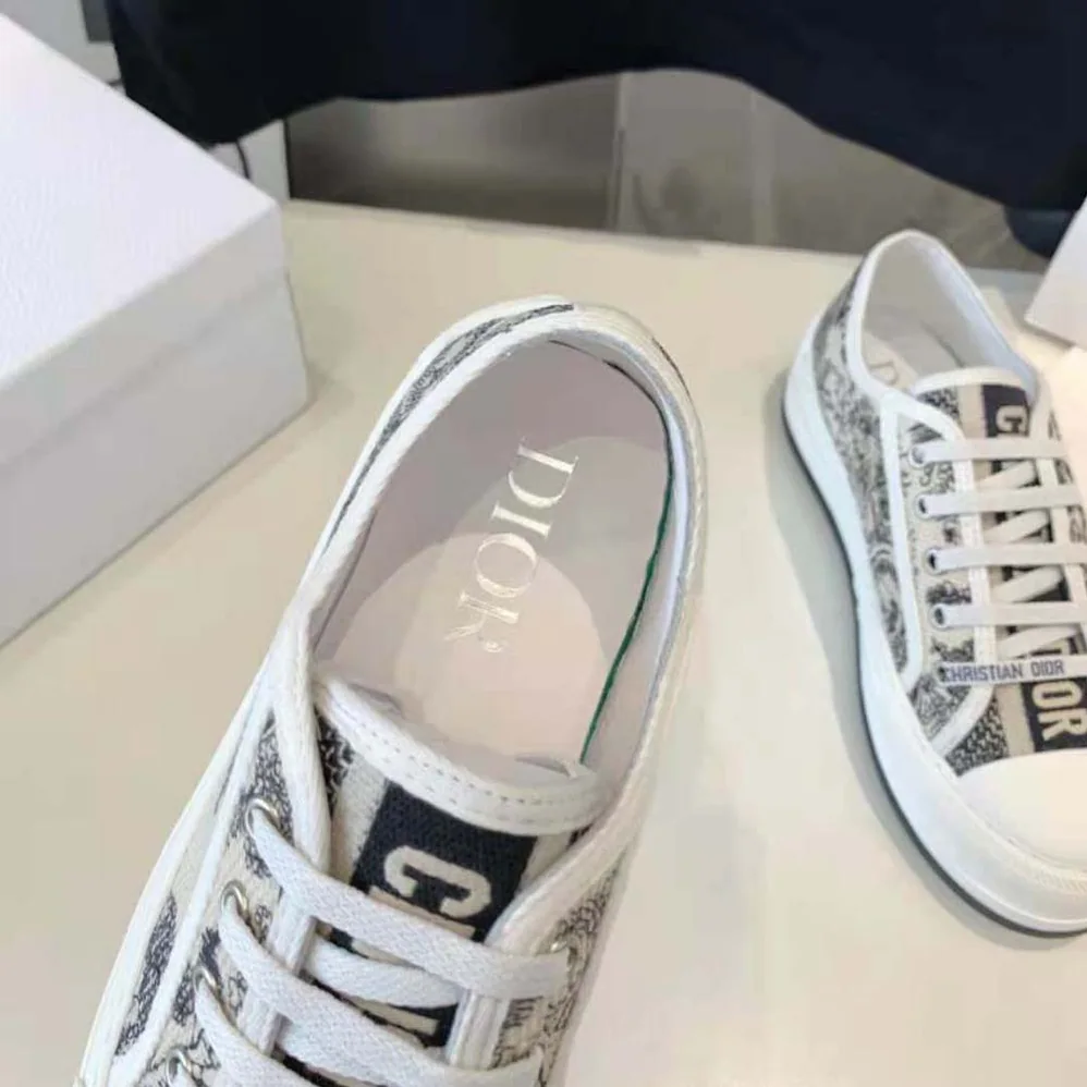 Dior Walk'n'dior Platform Sneaker White Embroidered Cotton with Blue Toile de Jouy Motif for Women Dior Walk'n'dior Platform Sneaker White Embroidered Cotton with Blue Toile de Jouy Motif for Women