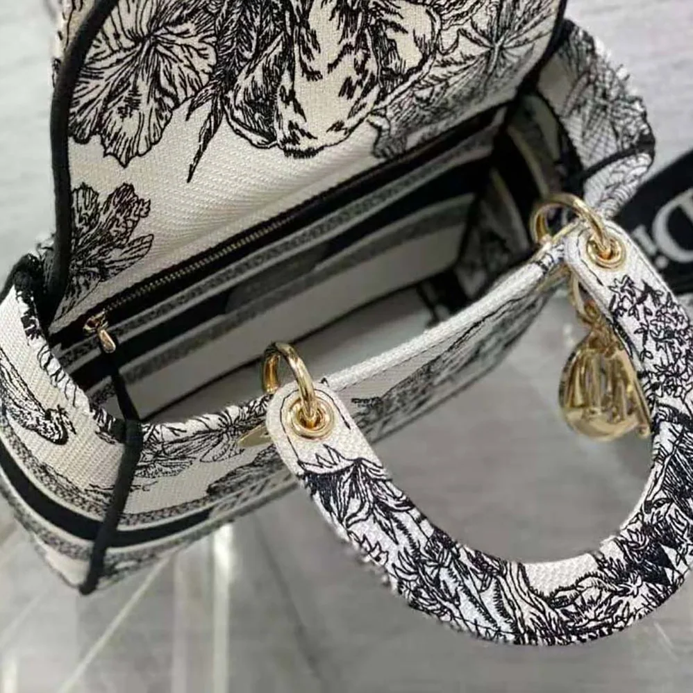 Dior Medium Lady D-lite Bag White and Black Toile de Jouy Voyage Embroidery for Women Dior Medium Lady D-lite Bag White and Black Toile de Jouy Voyage Embroidery for Women