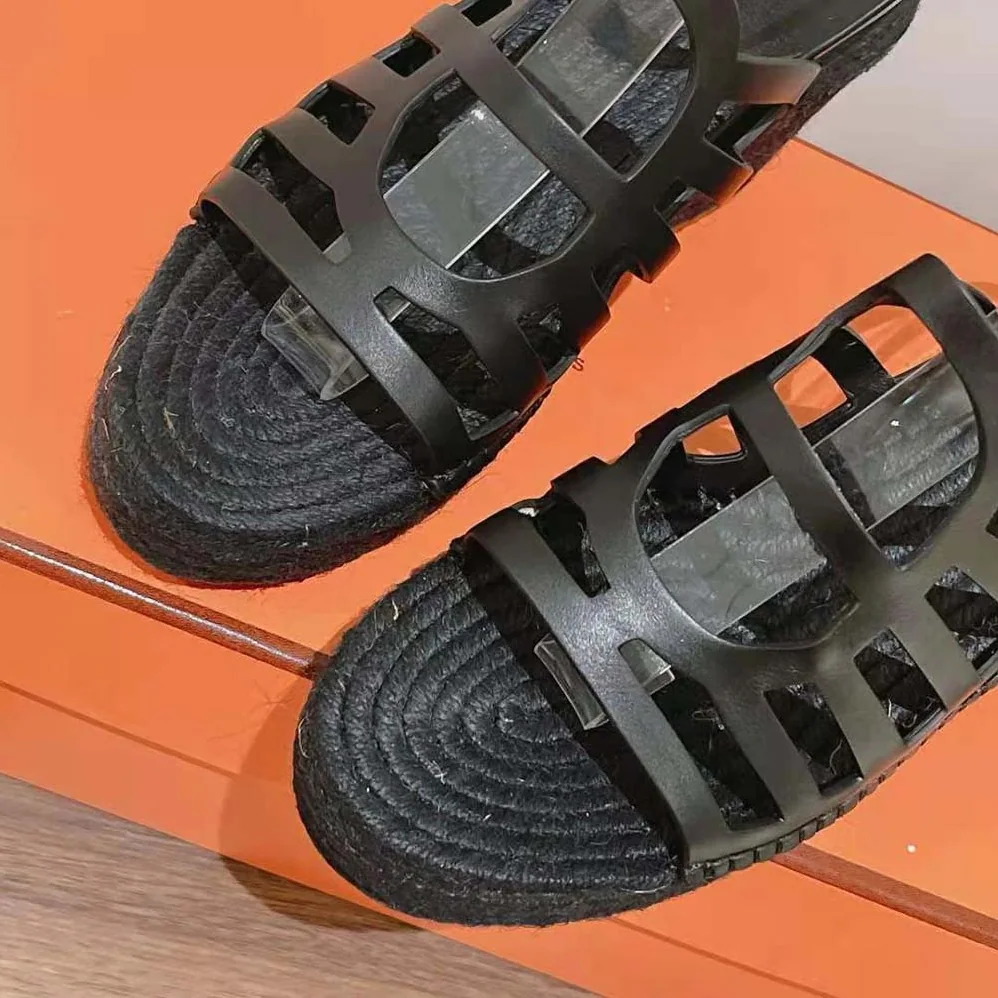 Hermes Catalya Espadrille in Calfskin with “Chaine D'Ancre” Motif for Women in Black Hermes Catalya Espadrille in Calfskin with “Chaine D'Ancre” Motif for Women in Black
